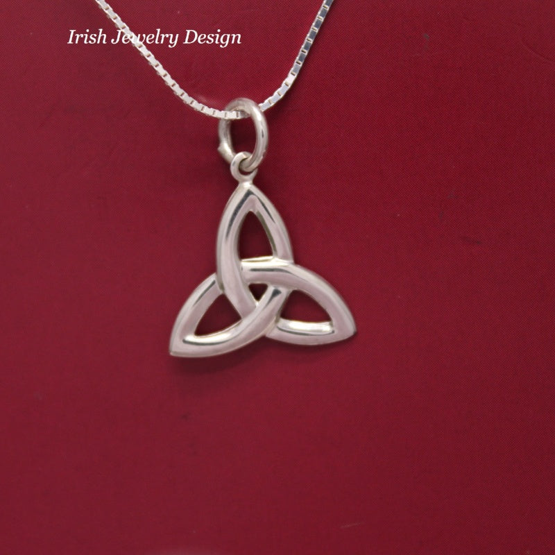 Celtic Knot Pendant Silver – Claddagh Design