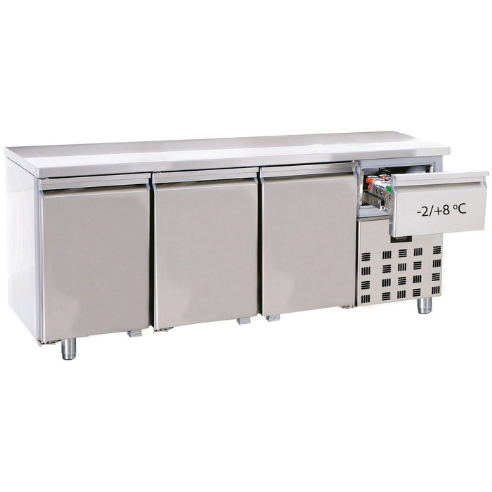 700 REFRIGERATED COUNTER 3 DOORS