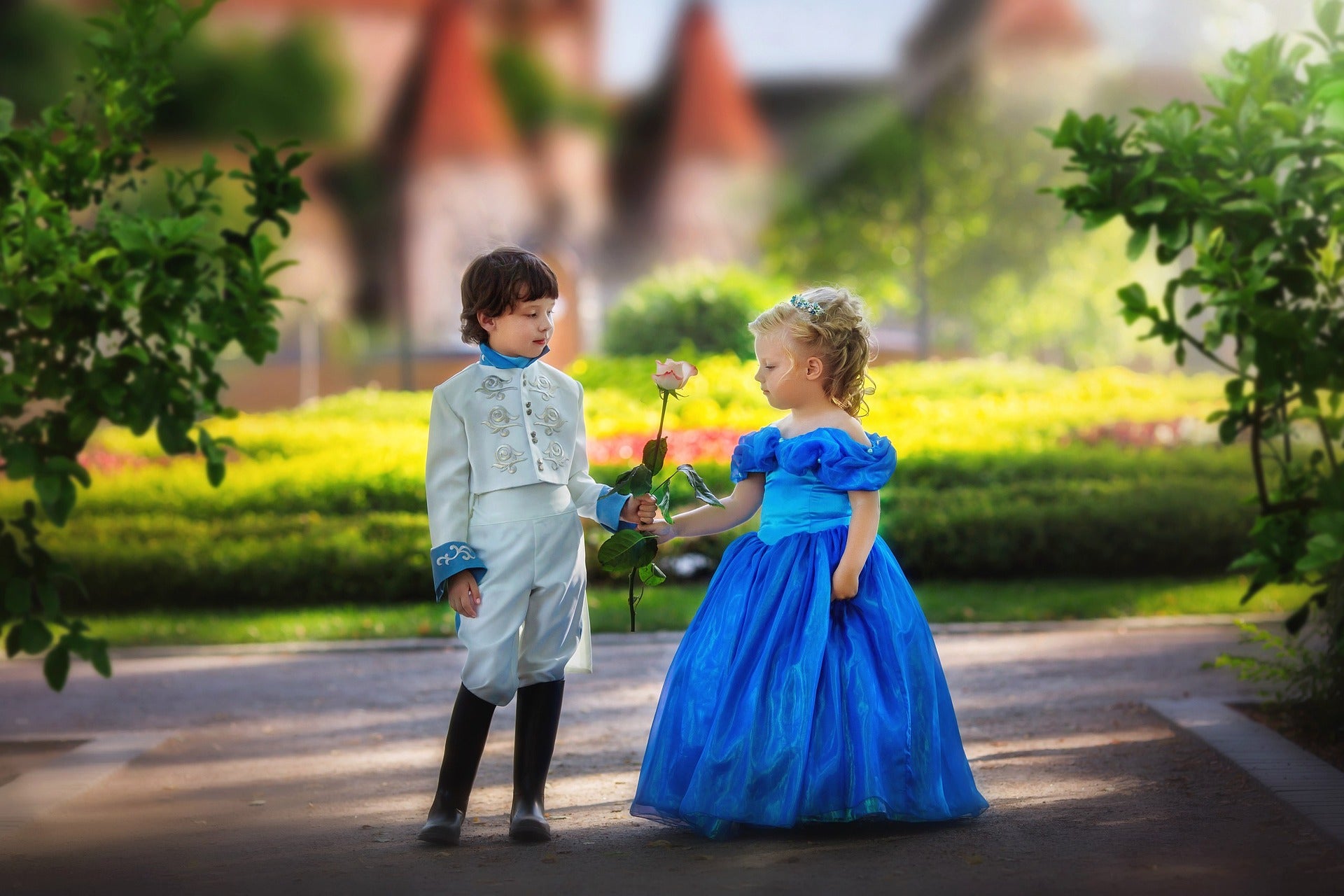 TT Strange Times: Games to Play Indoors with Your Little Princes and Princesses