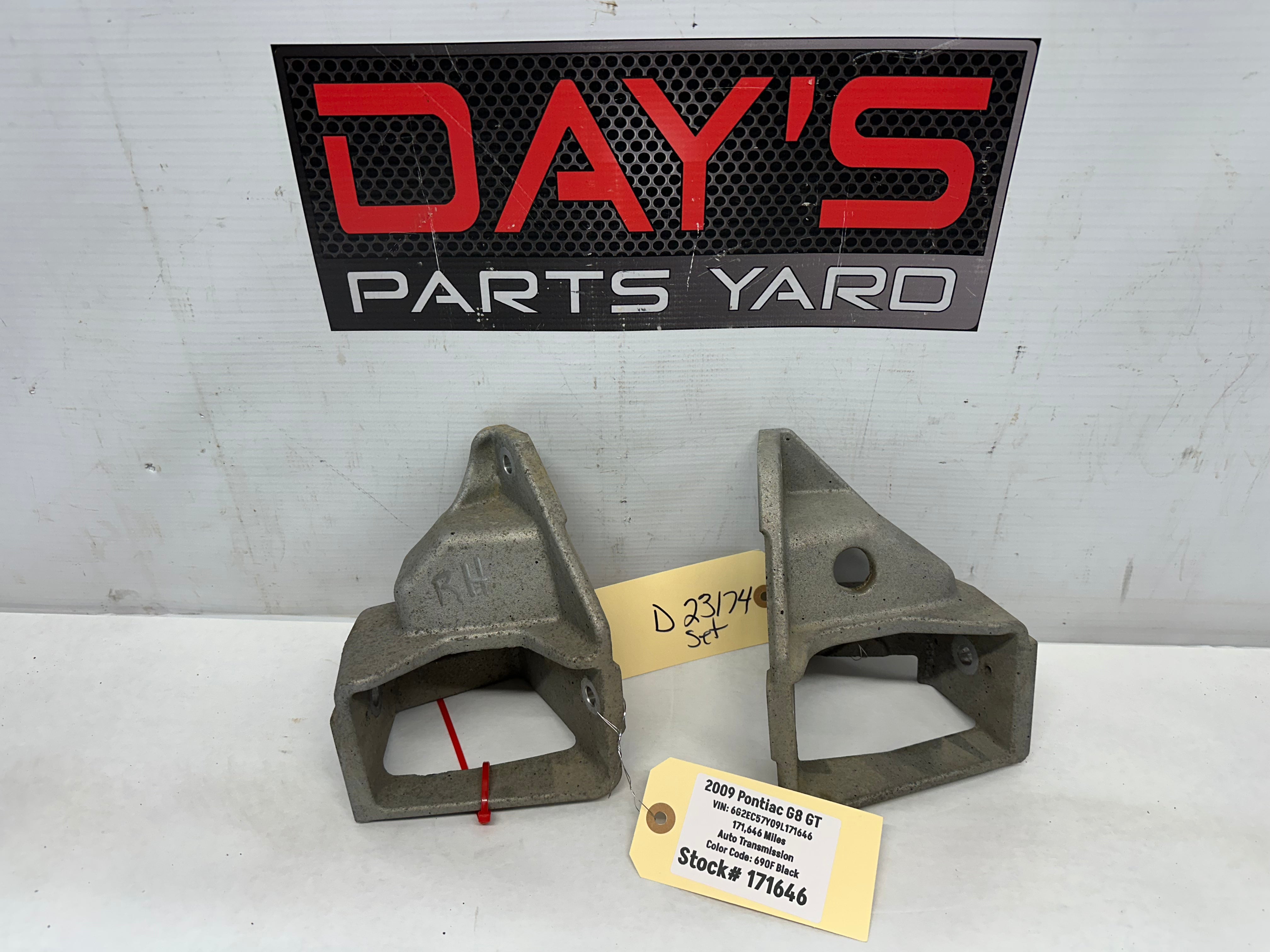 2009 Pontiac G8 GT RH& LH Engine Motor Mount Stands Brackets OEM