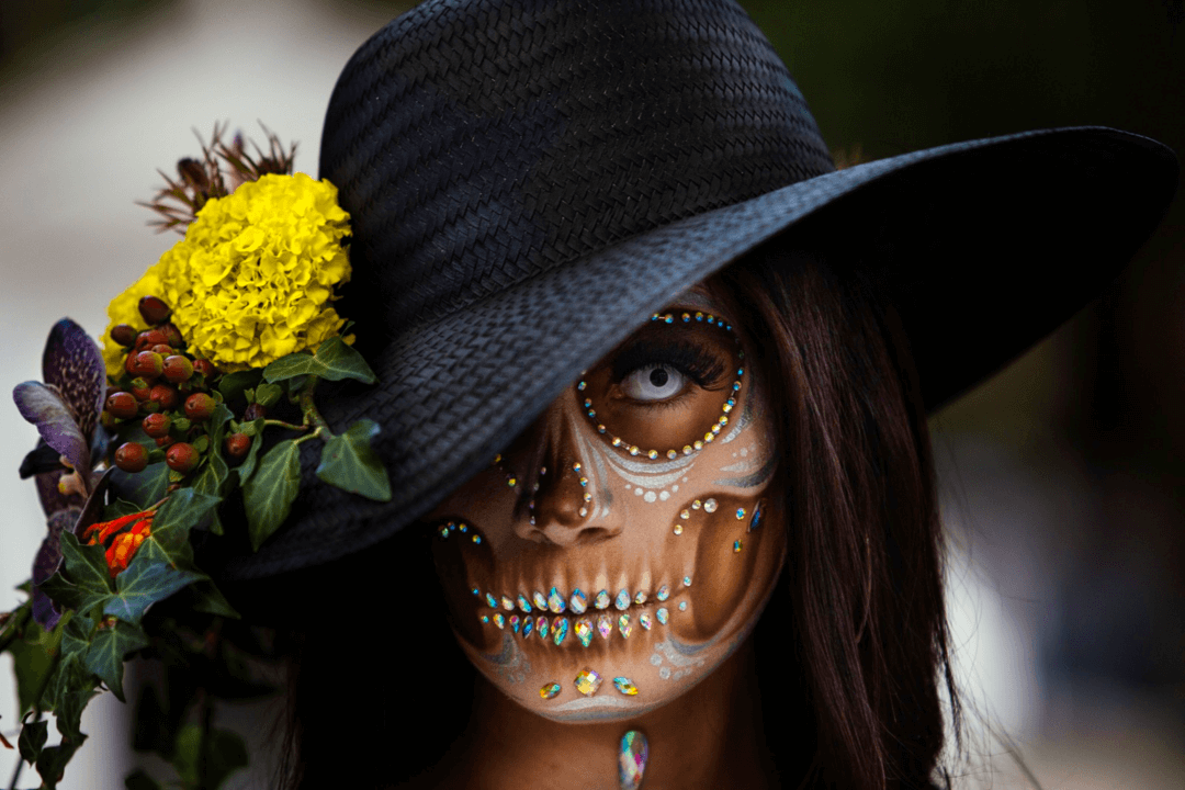 Mulher vestida de Catrina Mexicana