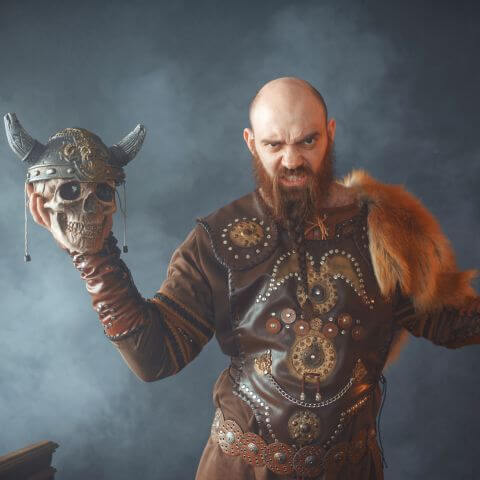 Homem viking com caveira