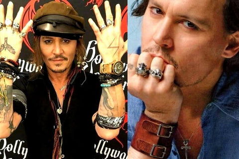 Johnny depp e anel com caveira