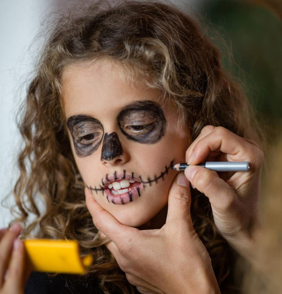 Halloween: saiba como fazer maquiagem infantil de caveira