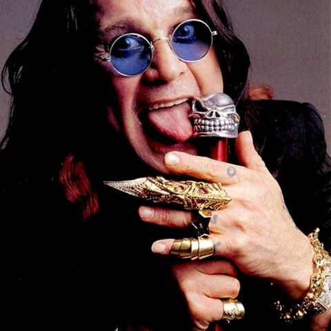 Ozzy Osbourne com Caveira