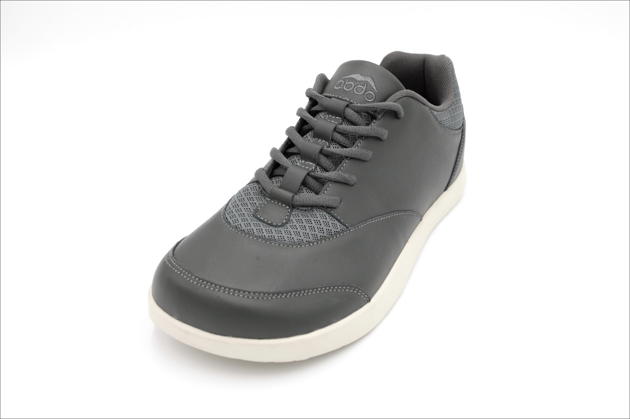 wide toe box casual sneakers