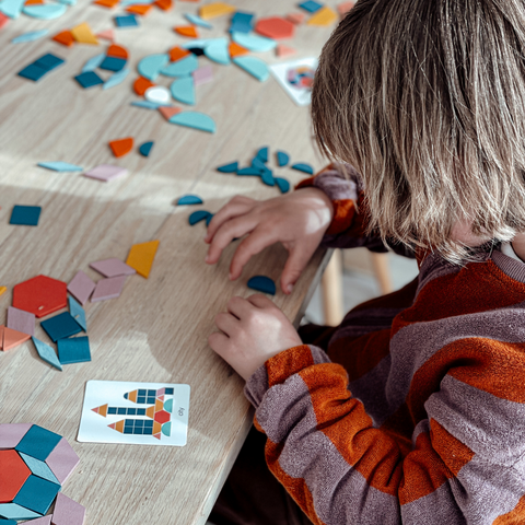 Geometrische vormenpuzzel kind spelen