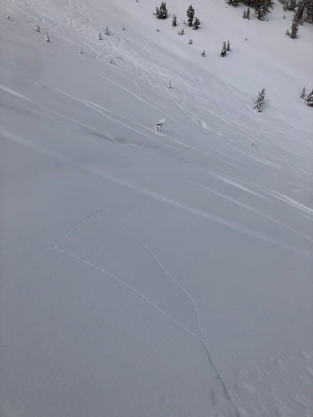 Shooting cracks indicating considerable avalanche hazard