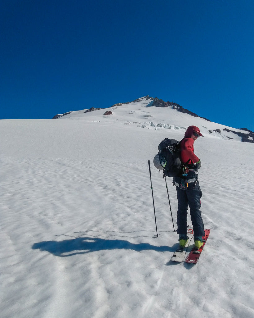 Smooth snow and great skiing conditions on the Squak Glacier