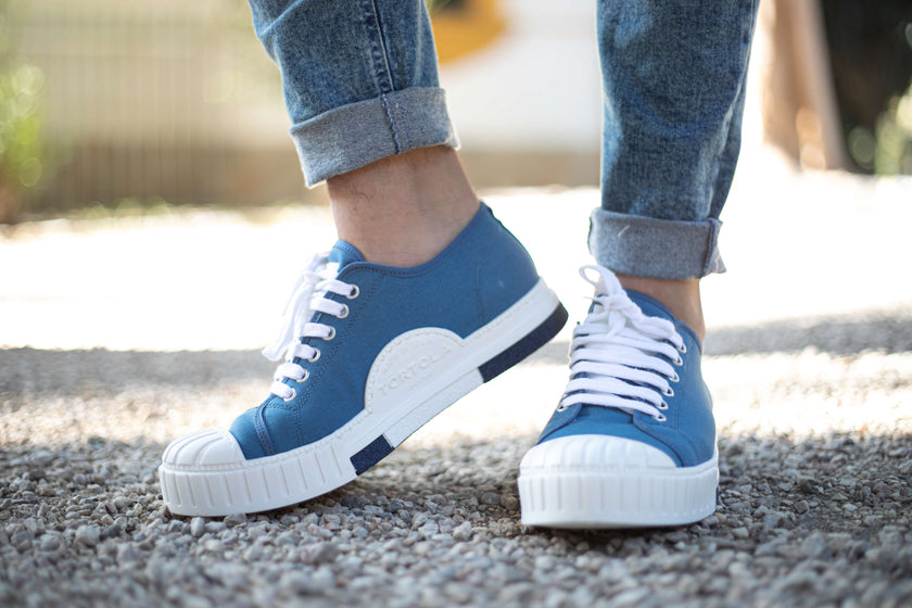Consejos para combinar zapatos azules de hombre Tortola