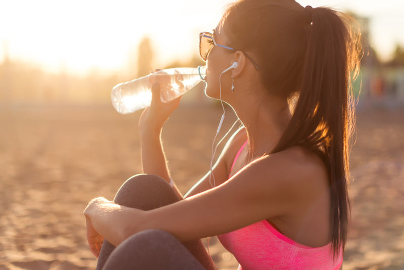 Viel Wasser zu trinken ist wichtig für ein gesundes Leben