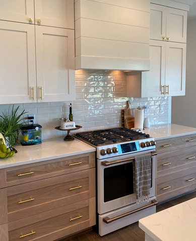 This beautiful kitchen features two-tone cabinets and 3-3/4 hole spacing cabinet pulls. The standard-sized upper cabinets look perfect with this size pull which measures just over five inches in overall length. 