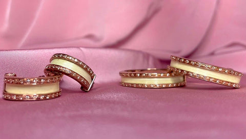 Lisa Tibaldi Terra Mia Bijoux Collection serie circle/shine orecchini a cerchio fatti a mano con stramma e zirconi in metallo con galvanica colore rosa Gold