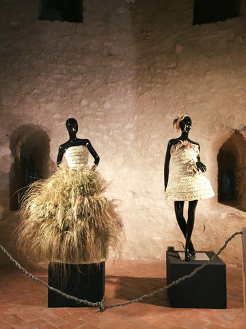 Sculptural dresses made of Stramma by the designer Lisa Tibaldi Grassi in collaboration with the Parco dei Monti Aurunci for the Trama Aurunca exhibition... Emotions and creativity of a territory