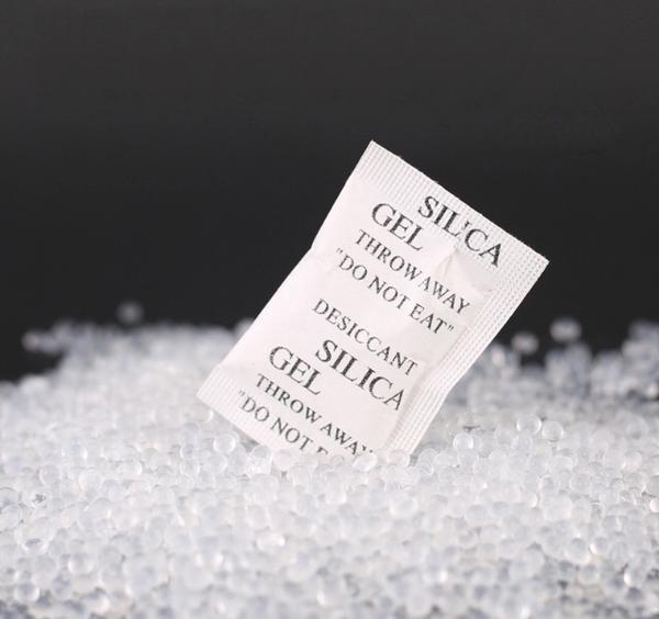 Packet of silica gel