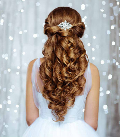 Most brides want to look both elegant with a touch of glamour on their wedding day. Hairlaya can give you just that!