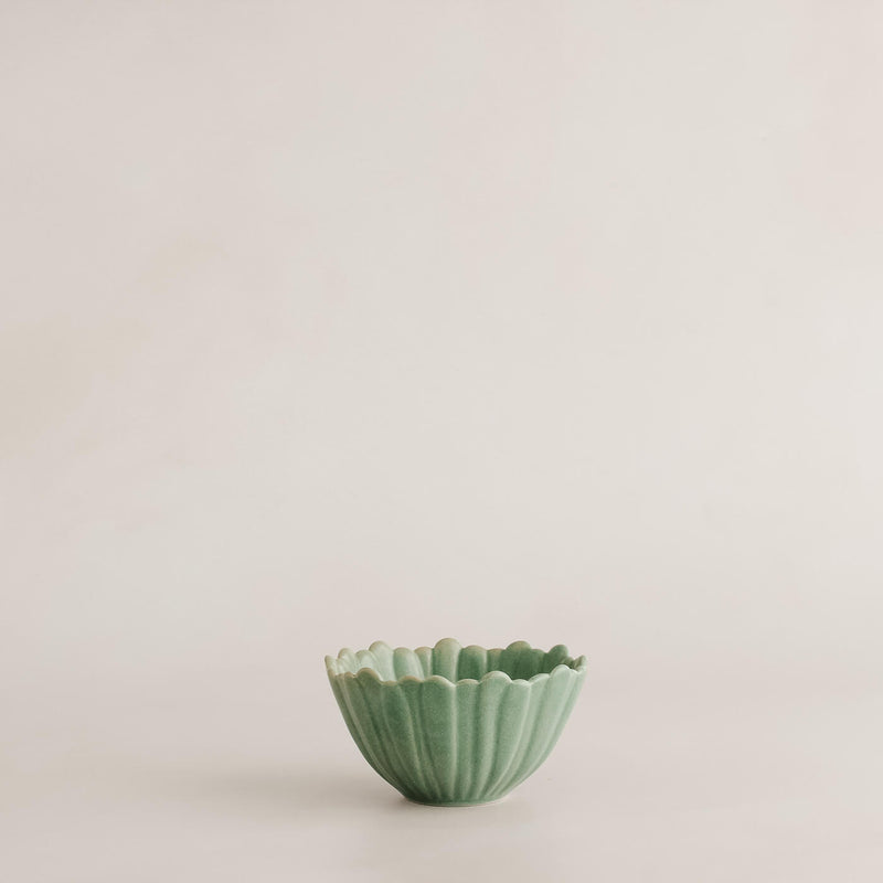 Petite Dandelion Porcelain Bowl by Marumitsu Poterie Japan