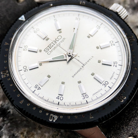 Hands on Review Seiko's First Chronograph Movement Seiko 5719 [. –  Samurai Vintage Co.