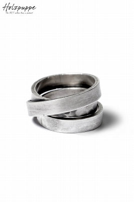 https://loom-osaka.com/collections/holzpuppe/products/holzpuppe-triple-banded-silver-ring-with-unique-texture