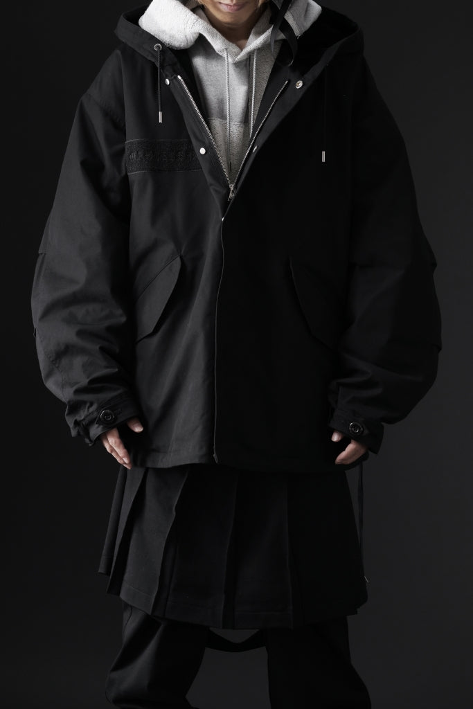 [ Coat ] mastermind JAPAN OVERSIZED SHORT MODSCOAT / PRIMALOFT® Price / ￥297,000 - (in tax) Size / L (*Wearing;L) Color / Black Material / Cotton,PEs  