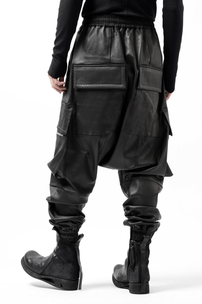 A.F ARTEFACT ZIPPER CARGO SARROUEL-JOGGER PANTS / STRETCH SHEEP LEATHER