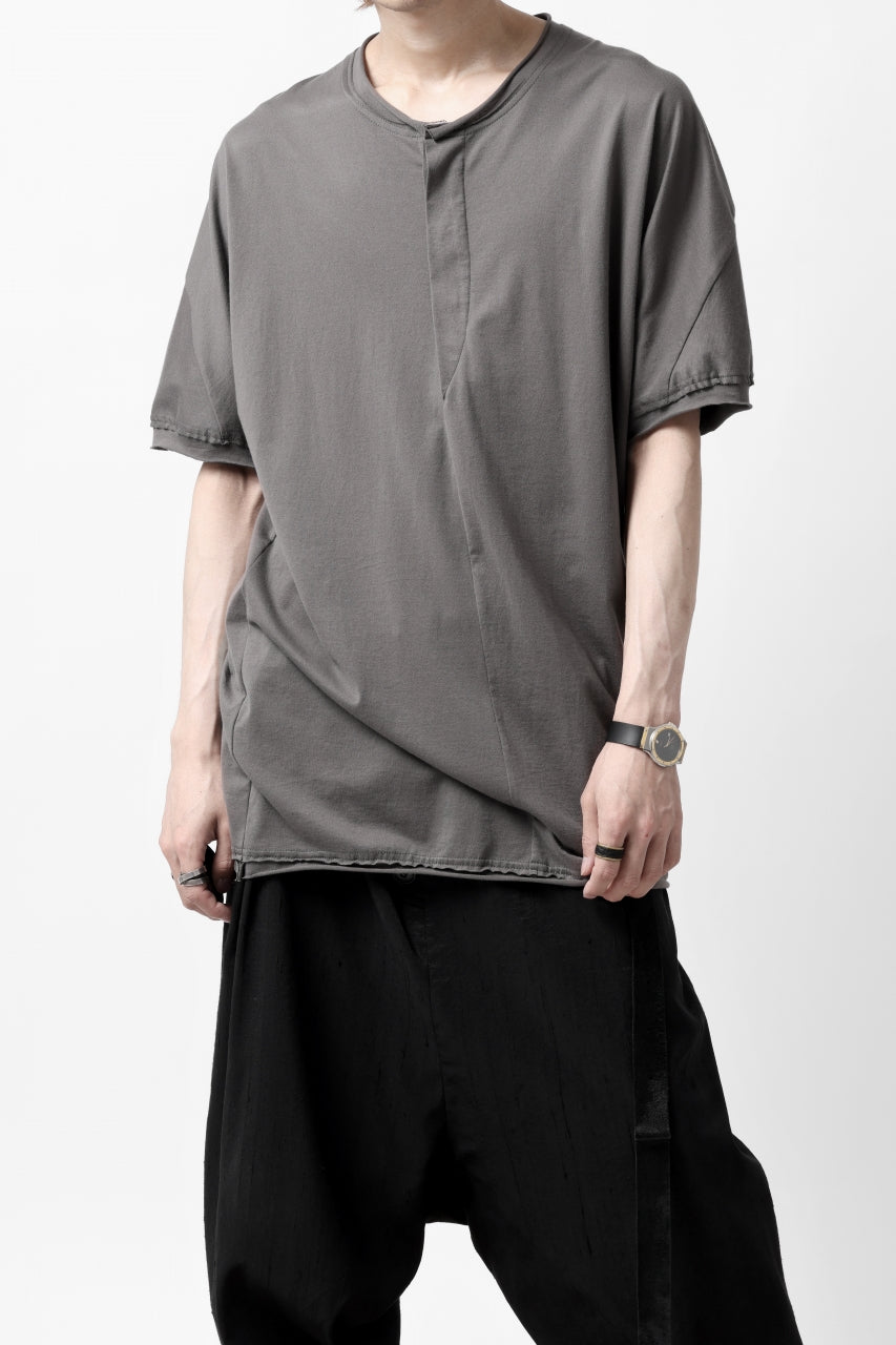 Hannibal. Hidden Button Placket T-Shirt / adrian 111.