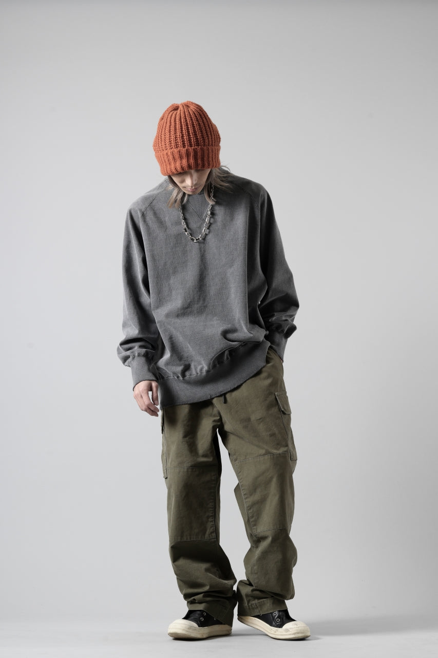 [ Tops ] CHANGES AGING GUSSET PULLOVER  Price / ￥24,200 - (in tax) Foreign Price / ≒ $171.00 or €158,95 Size / OS (*Wearing ; OS) Color / Ink Material / Cotton  [ Pants ] N/07 MILITARY TROUSERS M47 / VINTAGE BIO-WASHED DUCK CANVAS Price / ￥38,500 - (in tax) Foreign Price / ≒ $271.00 or €251,95 Size / One Size Color / Khaki Material / Cotton