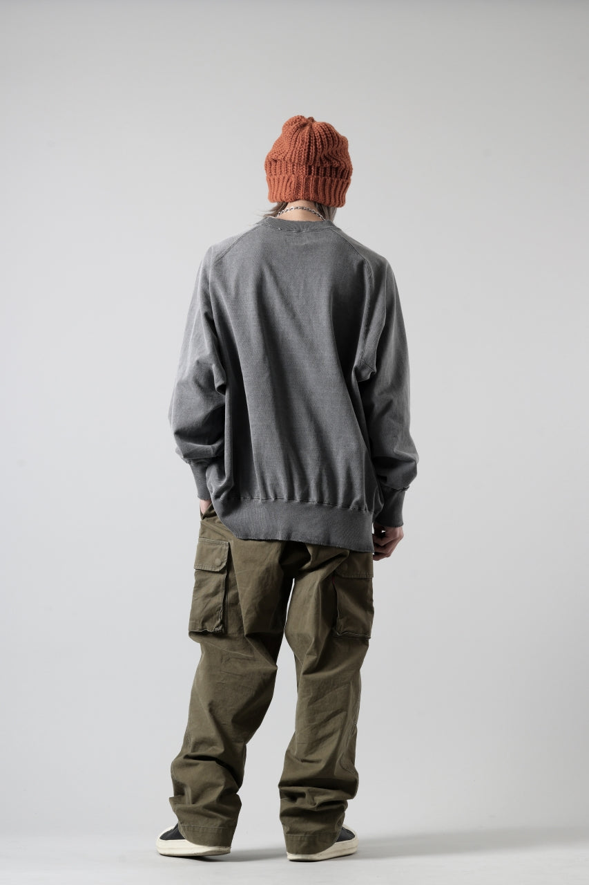 [ Tops ] CHANGES AGING GUSSET PULLOVER  Price / ￥24,200 - (in tax) Foreign Price / ≒ $171.00 or €158,95 Size / OS (*Wearing ; OS) Color / Ink Material / Cotton  [ Pants ] N/07 MILITARY TROUSERS M47 / VINTAGE BIO-WASHED DUCK CANVAS Price / ￥38,500 - (in tax) Foreign Price / ≒ $271.00 or €251,95 Size / One Size Color / Khaki Material / Cotton