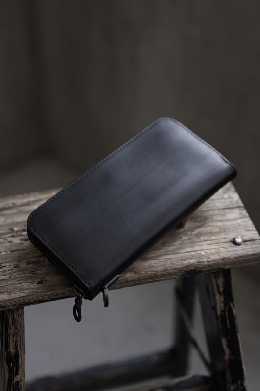 ISAMU KATAYAMA BACKLASH ROUND FASTNER WALLET / GUIDI CALF