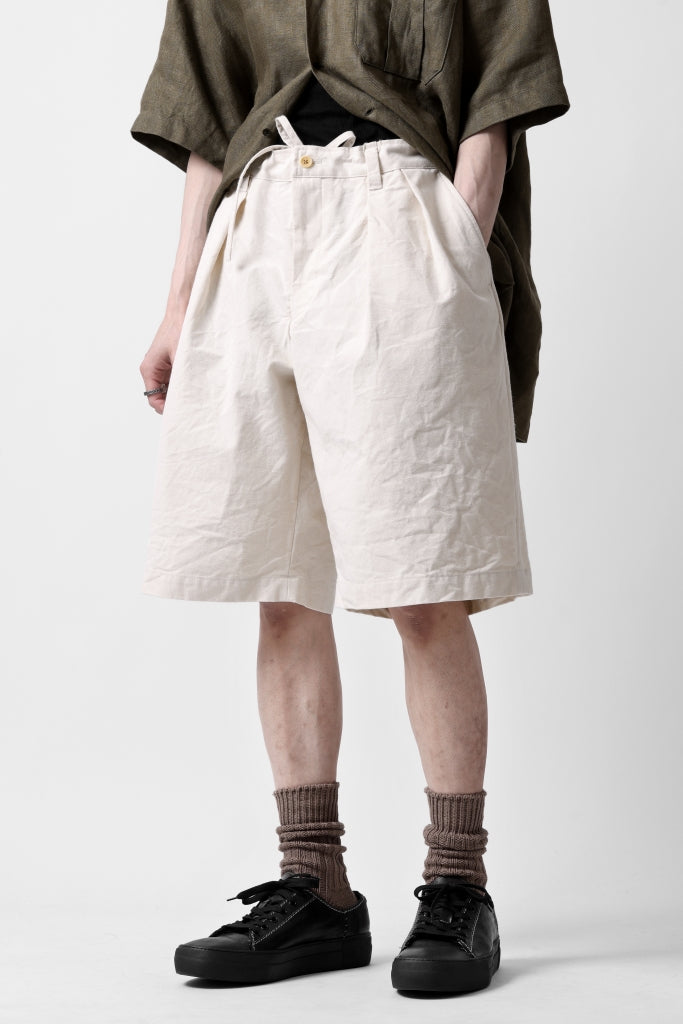 CAPERTICA 2-TUCK WIDE SHORTS / ARMY CANVAS