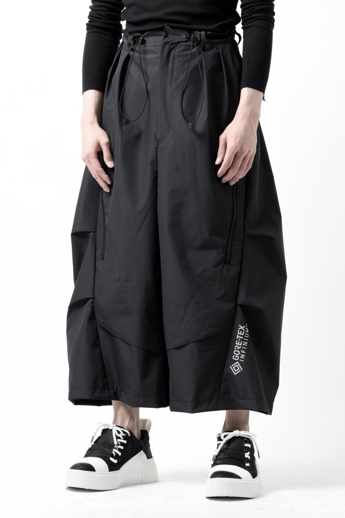 D-VEC x ALMOSTBLACK WIDE CROPPED TROUSERS / GORE-TEX INFINIUM™ POLARIS 2L