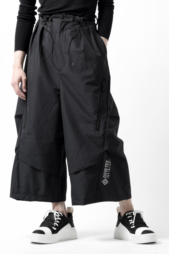 D-VEC x ALMOSTBLACK WIDE CROPPED TROUSERS / GORE-TEX INFINIUM™ POLARIS 2L