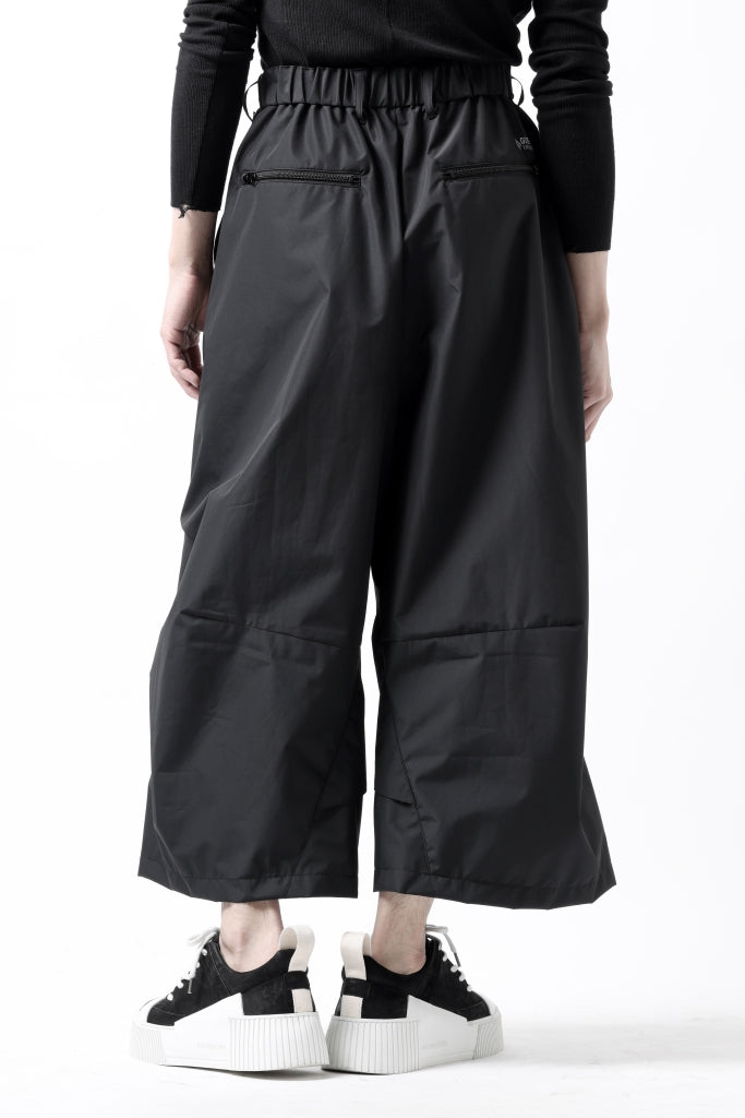 D-VEC x ALMOSTBLACK WIDE CROPPED TROUSERS / GORE-TEX INFINIUM™ POLARIS 2L