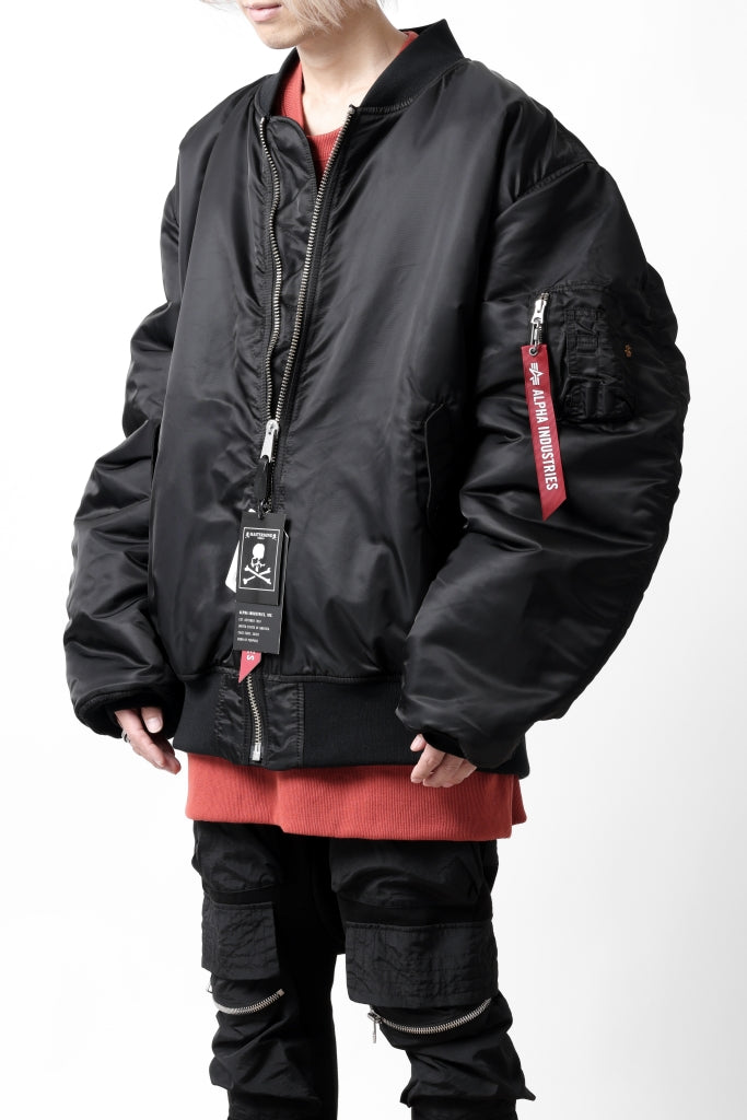 [ Jacket ] mastermind WORLD x ALPHA INDUSTRIES RIVERSIBLE MA-1 JACKET - CRAZY PANELED Price / ￥82,500 - (in tax) Foreign Price / ≒ $611.00 or €574,95 Size / L,XL2 (*Wearing ; L,XL) Color / Black Material / Nylon,PEs