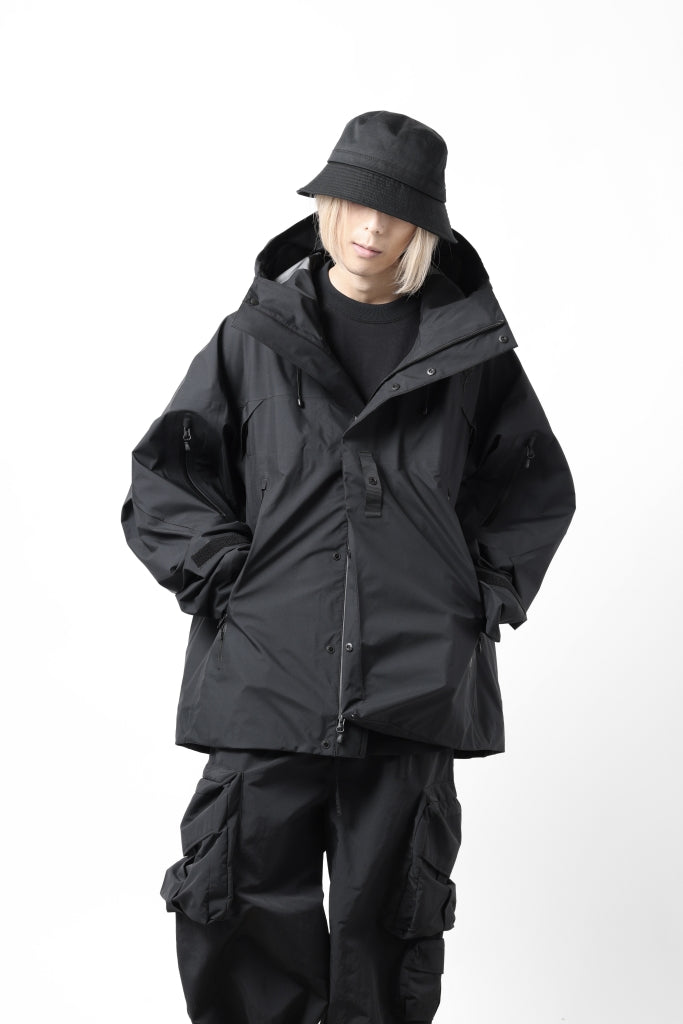 D-VEC x ALMOSTBLACK HOODED JACKET wt. DETACHABLE BAG / GORE-TEX PRODUCT SHELL