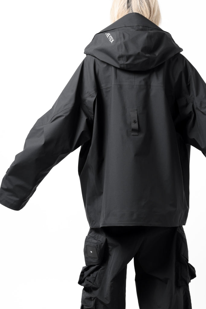 D-VEC x ALMOSTBLACK HOODED JACKET wt. DETACHABLE BAG / GORE-TEX PRODUCT SHELL