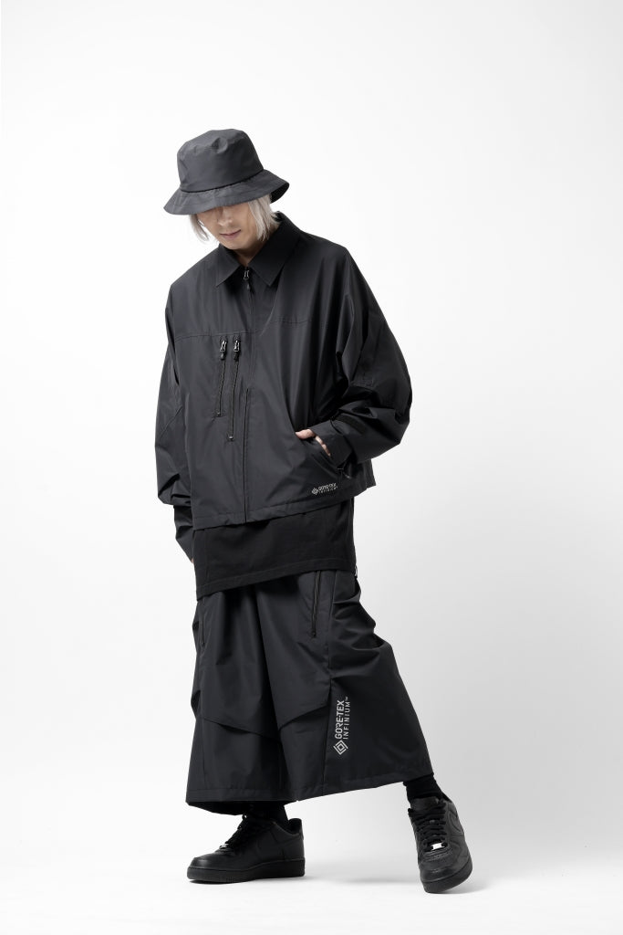 D-VEC x ALMOSTBLACK COLLARED BLOUSON / GORE-TEX INFINIUM™ POLARIS 2L