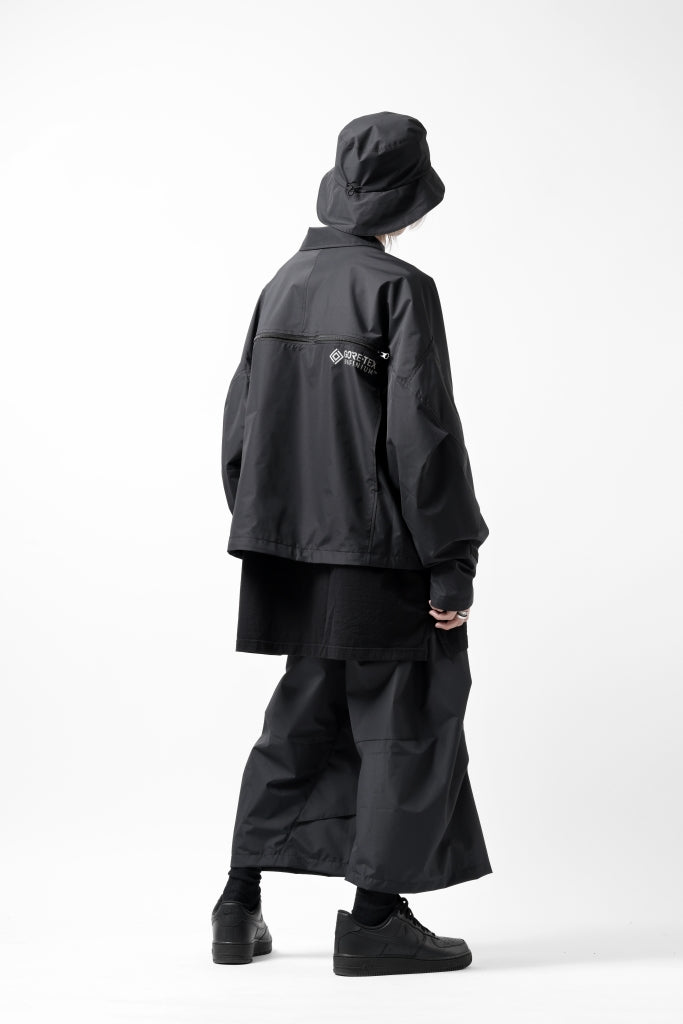 D-VEC x ALMOSTBLACK COLLARED BLOUSON / GORE-TEX INFINIUM™ POLARIS 2L