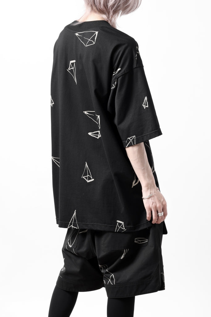 A.F ARTEFACT PYRA PATTERN PRINT THICK-COLLAR LOOSEY TEE