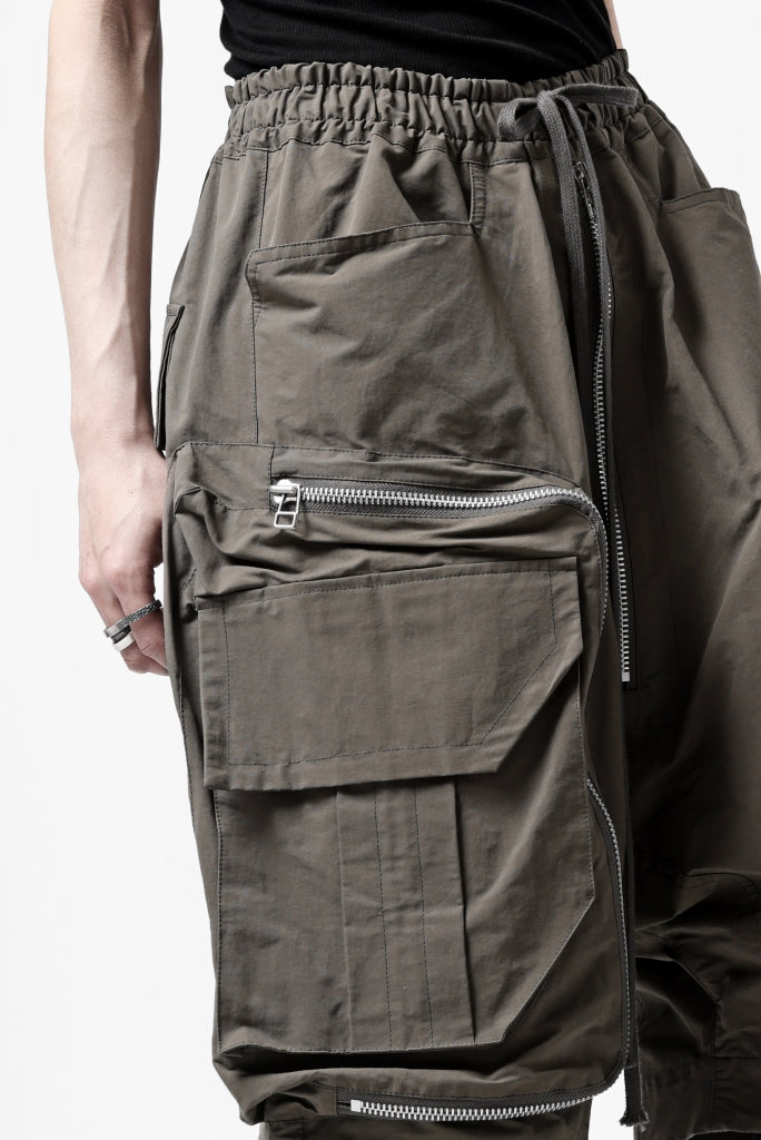 A.F ARTEFACT RADICAL-ZIP MILITARY SARROUEL SHORTS