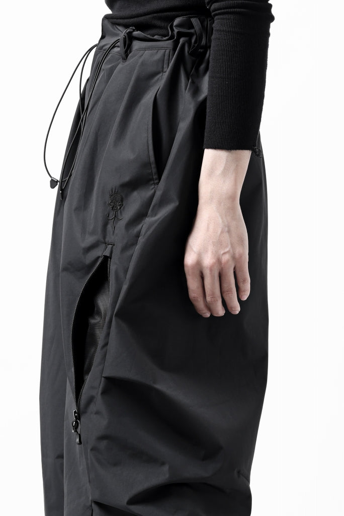 D-VEC x ALMOSTBLACK WIDE CROPPED TROUSERS / GORE-TEX INFINIUM™ POLARIS 2L