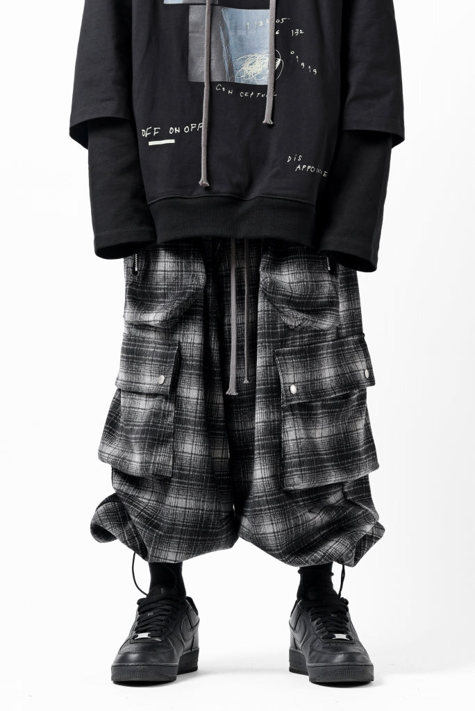 A.F ARTEFACT HEM-STRING WIDE CARGO PANTS / OMBRE FLANNEL