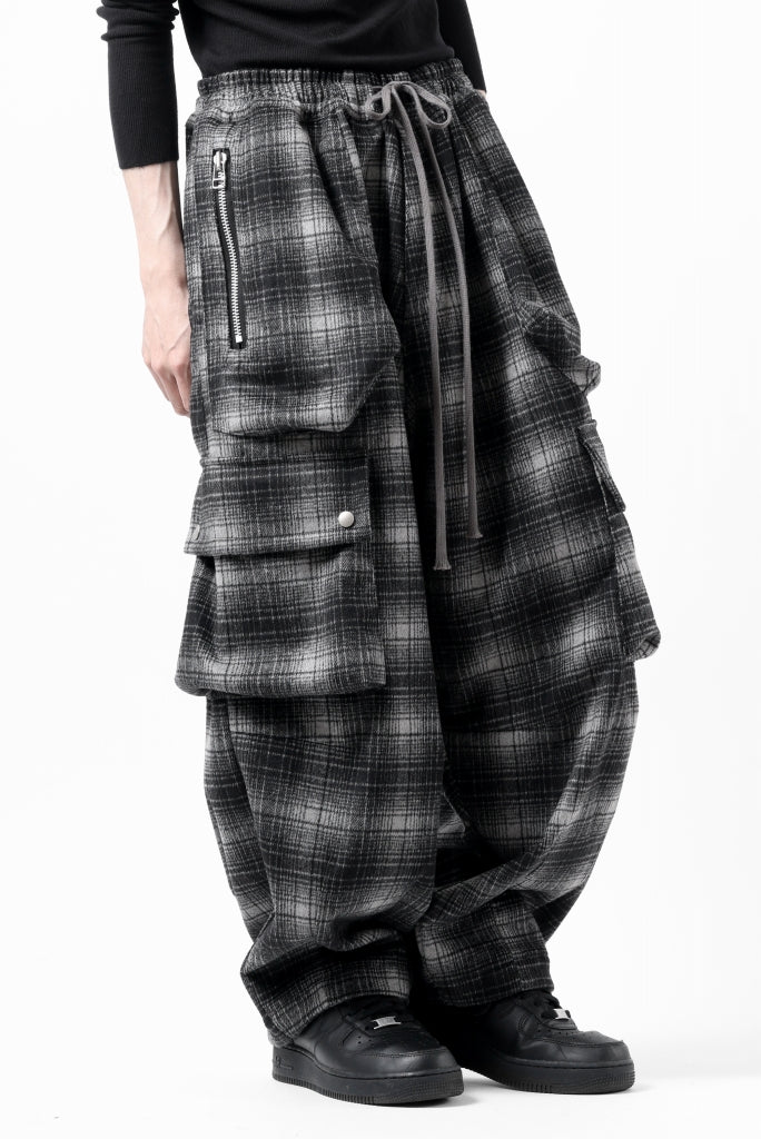 A.F ARTEFACT HEM-STRING WIDE CARGO PANTS / OMBRE FLANNEL