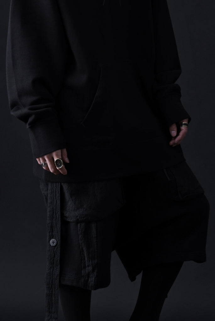 https://loom-osaka.com/collections/afartefact/products/a-f-artefact-boxy-army-sarrouel-shorts-bomberheat-black