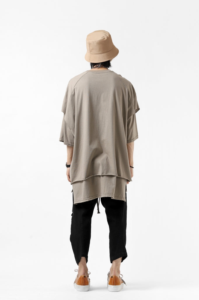 A.F ARTEFACT "NO FACE" LAYERED OVER SIZE TOPS