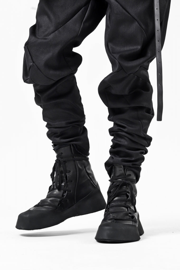 Picke Up Item - Sneaker-Boots | Leon Emanuel Blanck.