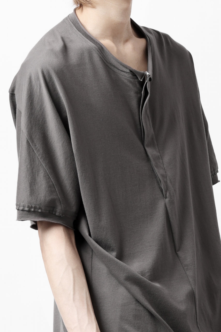 Hannibal. Hidden Button Placket T-Shirt / adrian 111.