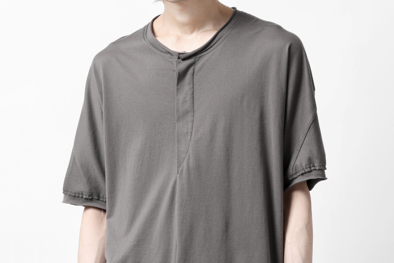 Hannibal. Hidden Button Placket T-Shirt / adrian 111.