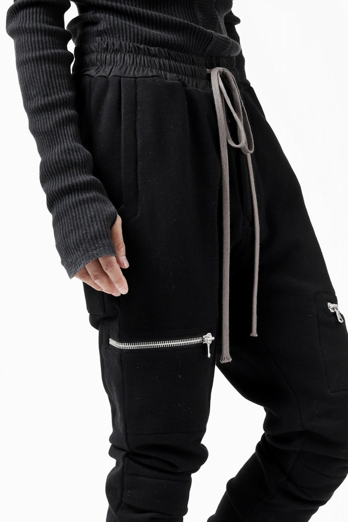 A.F ARTEFACT "SLICKY" SWEATER SLIM CUFF PANTS