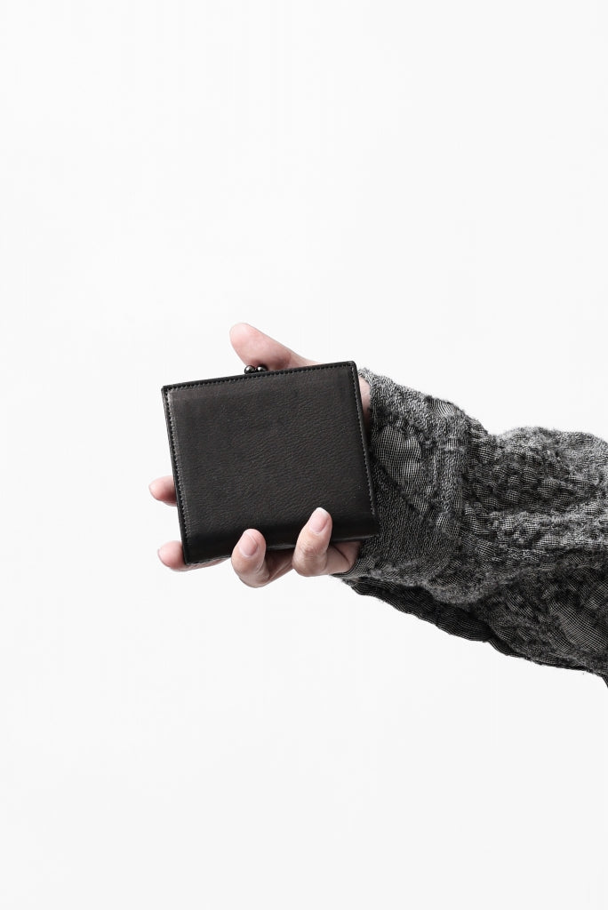 [ Wallet ] discord Yohji Yamamoto Clasp Wallet  Price / ￥35,200 - (in tax) Foreign Price / ≒ $242.00 or €248,95 Size / One Size (*H10.5cm W9.8cm D2cm) Color / Black Material / Cow Leather